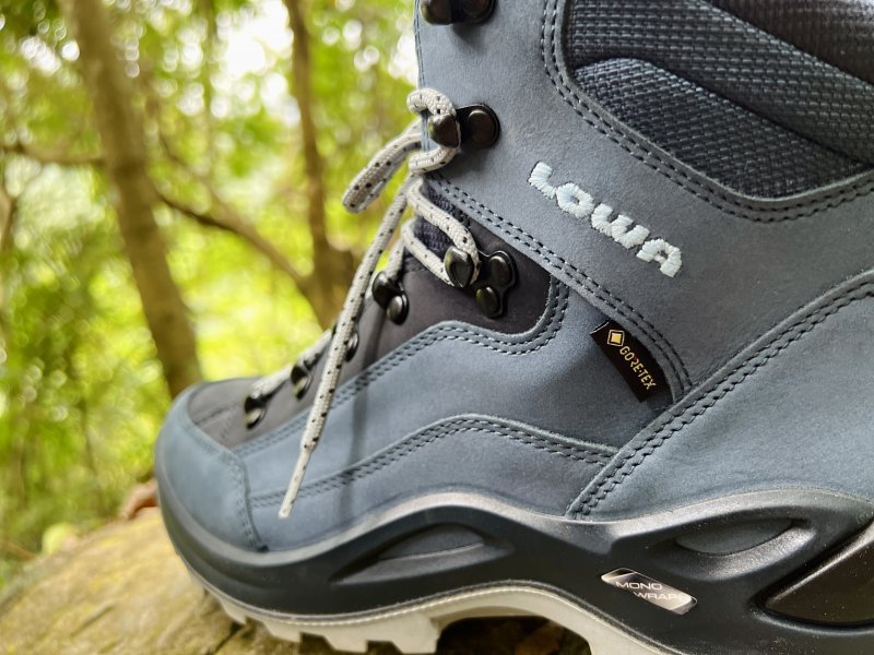 刚买的lowa登山鞋拆箱就拿出去测试，不愧是顶级户外运动鞋品牌